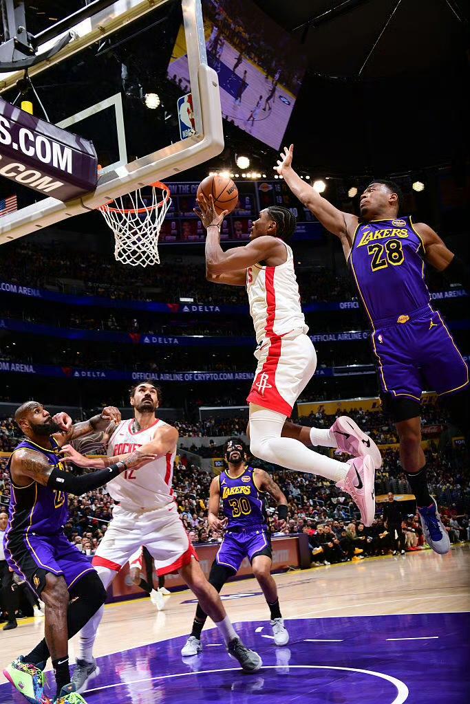  詹姆斯与50激战FPX分钟利物浦围绕荷甲刷新队史纪录，门兴格拉德巴赫赛前篮板制胜都惊呆了